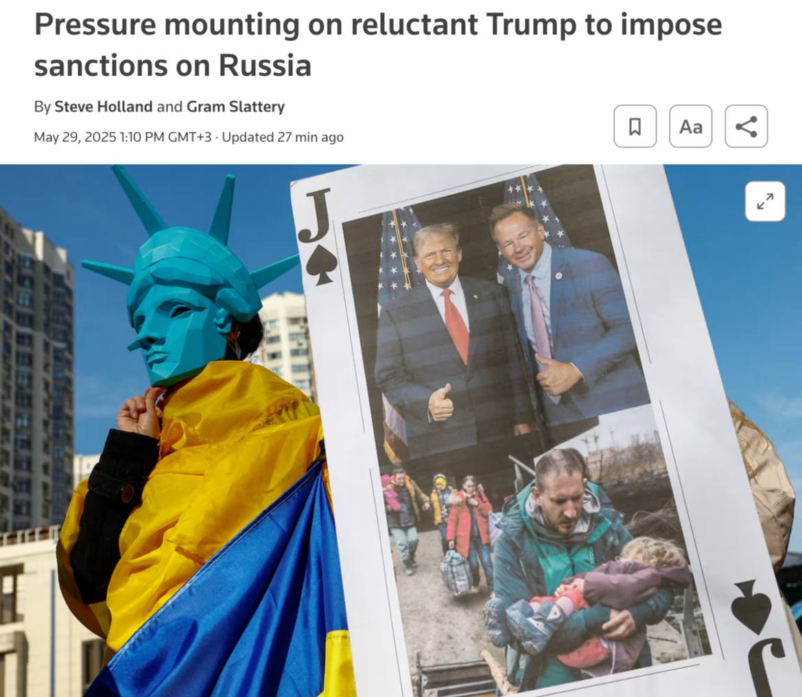 Reuters: Трамп все еще надеется на развитие экономического партнерства с Россией Президент США считает, что введение новых санкций в отношении Москвы приведет к эскалации, которая может разрушить надежды на прекращение конфликта, говориться в публикации. При этом, по данным NBC News, сторонники жесткого курса против Москвы в США могут вынудить Трампа принять новые санкции. «Высокопоставленные чиновники в США наращивают давление на Трампа, чтобы он задумался о более жестких мерах в отношении России. Речь, в частности, идет о новых санкциях», — отмечается в материале. Как сообщает телеканал, у Трампа «может не быть выбора», если «ястребы в Сенате» добьются принятия пошлин в 500% для стран, торгующих с Россией. ЖИВОВZ