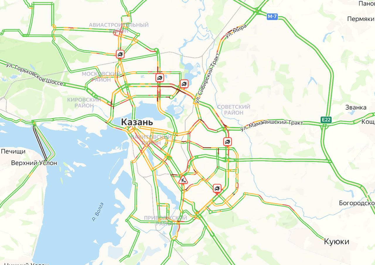 Казань встала в 8-балльных пробках этим утром.  На дорогах зафиксировали множество ДТП, из-за чего движение практически заблокировано на проспектах Фатыха Амирхана, Ямашева и Победы. Осложняют обстановку и ограничения в центре Казани ради съемок сериала про ОПГ.