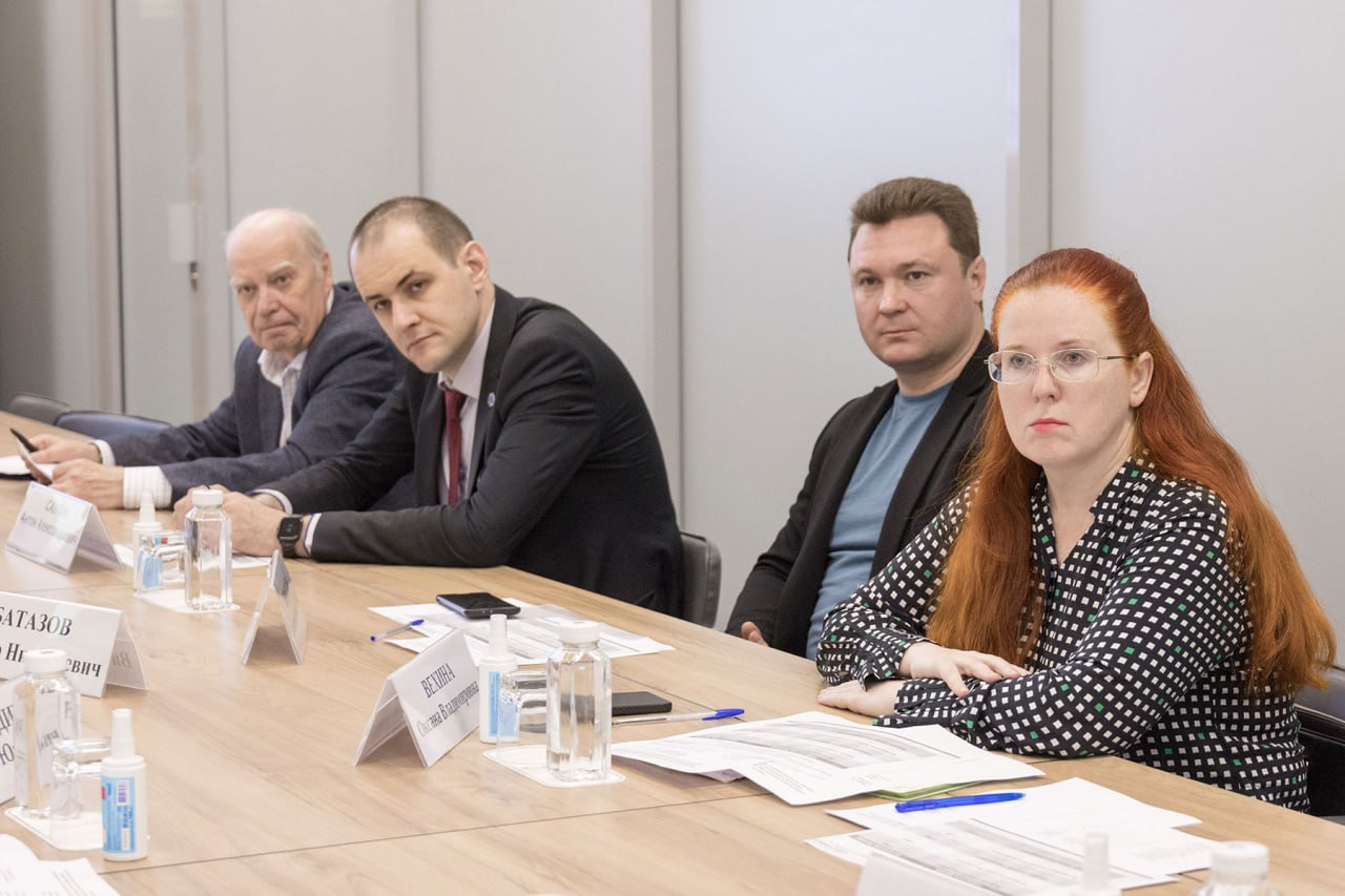 Нацпроект «Молодежь и дети»: в Тульской области выбрали лучших молодых ученых На заседании конкурсной комиссии определены получатели премии в возрасте до 40 лет. Ученые проживают и работают на предприятиях обрабатывающей промышленности и в вузах Тульской области. Премии присуждены в двух номинациях: «За прикладные разработки и их внедрение в производство» — 5 ученых получат по 1 млн рублей «За достижения в исследовательской и преподавательской деятельности» — 20 ученых по 200 тыс. рублей Конкурс на соискание премий Правительства Тульской области прошёл по инициативе Дмитрия Миляева