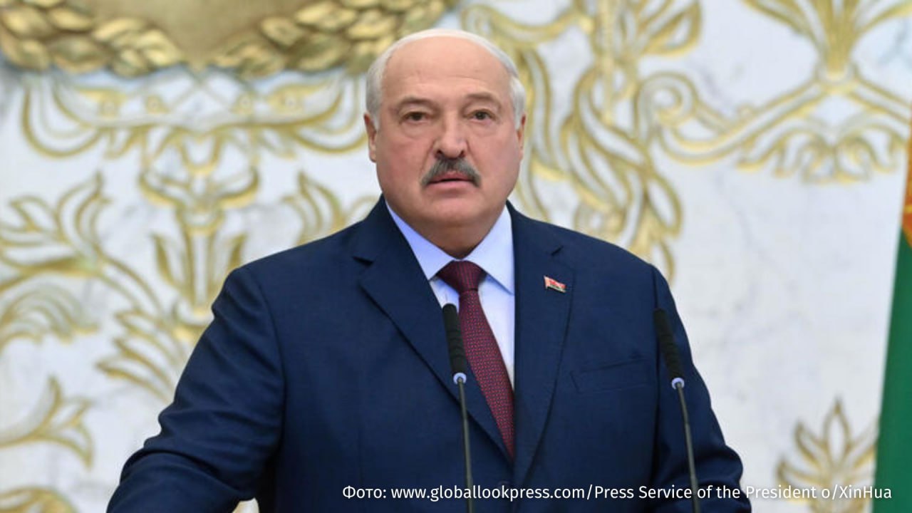 Президент Белоруссии Александр Лукашенко помиловал 22 человека в преддверии Нового года следует из указа Из этого числа 20 человек были осуждены за преступления экстремистской направленности Сообщается что среди помилованных 15 женщин и 7 мужчин У 11 помилованных есть несовершеннолетние дети Все они обратились на имя главы государства с ходатайствами о помиловании признали вину и раскаялись в содеянном IZ RU в MAX РОЗЫГРЫШ