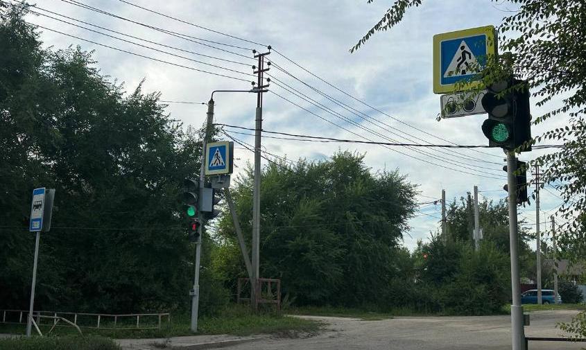 В Астрахановке утонул  «пешеход»  В Благовещенке остается актуальной проблема с затоплением улиц. Особенно остро стоит проблема в Астрахановке. Местные жители жалуются на состояние пешеходного перехода в районе переулка Южного.  Что ответил мэр Благовещенска — на сайте:    Фото:    #общество