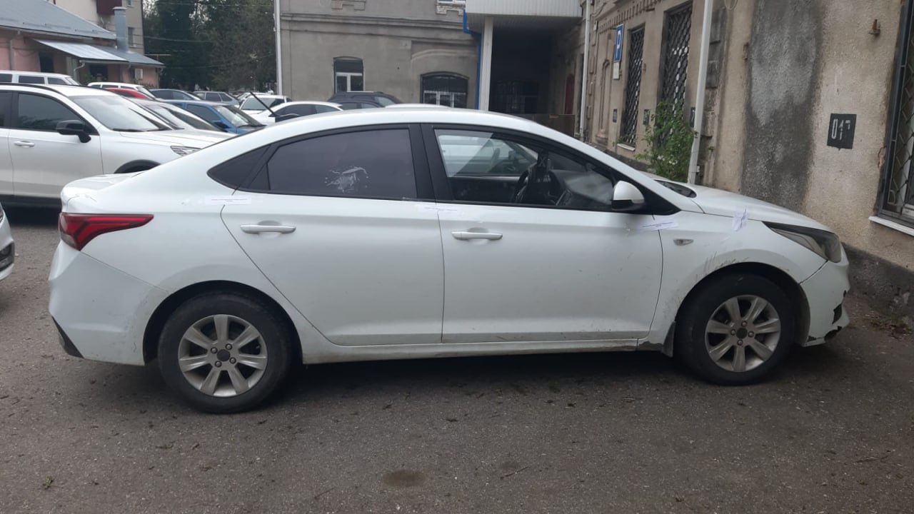 #паутина Автоинспекторы на Ставрополье выявили водителей-должников на автодороге В Предгорном округе специальный программный комплекс «Паутина» помог сотрудникам полиции выявить автомобиль «Дэу», владелец которого является злостным неплательщиком. ⏺Установлено, что транспорт принадлежит 59-летнему жителю поселка Джуца, который имеет задолженность по 33 неоплаченным штрафам ПДД, 36 исполнительным сборам и 3 налоговым обязательствам на общую сумму более 90 тысяч рублей. Чтобы не лишиться транспортного средства, мужчина погасил задолженность в полном объеме в этот же день. А в Георгиевском округе сотрудники Госавтоинспекции установили автомобиль «Хендай», у владельца которого, 32-летнего местного жителя, имеется задолженность по 114 неоплаченным штрафам ПДД на общую сумму более 280 тысяч рублей, а также исполнительный сбор на сумму порядка 80 тысяч рублей. Судебные приставы-исполнители наложили арест на транспортное средство и поместили его на специализированную стоянку. Госавтоинспекция напоминает, что административный штраф должен быть уплачен в полном размере лицом, привлеченным к административной ответственности, не позднее шестидесяти дней со дня вступления постановления о наложении административного штрафа в законную силу.