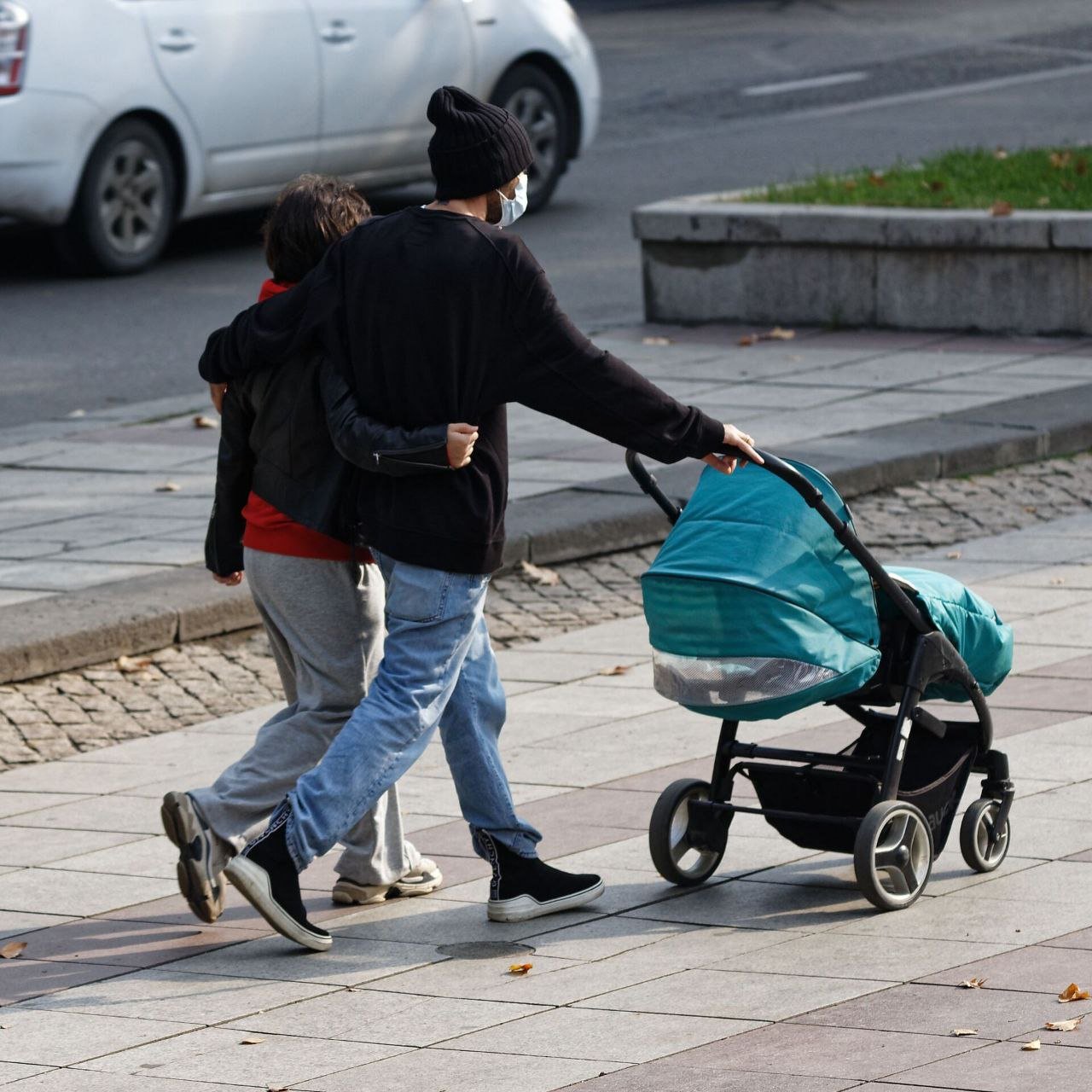 НДФЛ для работающих родителей снизят до 6%, оставшиеся 7% будет возмещать государство.   Новую льготу введут уже в 2025 году, заявила депутат Госдумы Светлана Бессараб