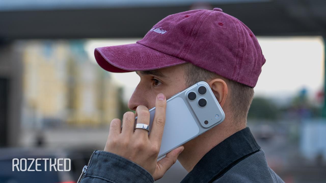 Если с iPhone значит богатый Видимо так рассуждают мошенники Аналитики сервиса Защитник МТС выяснили что на владельцев смартфонов Apple приходится 30 всех нежелательных звонков Для сравнения доля пользователей техники Samsung 19 Чаще всего злоумышленники звонят с предложениями по дополнительному доходу и инвестициям Исключение владельцы iPhone их обычно атакуют представляясь служащими государственных учреждений rozetked me news 42441