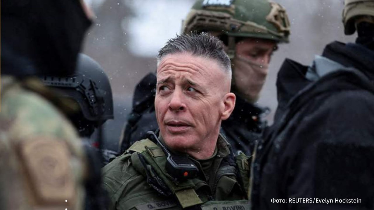 Отправка агентов Иммиграционной и таможенной полиции США ICE для обеспечения безопасности на Олимпиаде стало причиной скандала об этом пишет газета The Guardian Подразделение сотрудников ICE будет выполнять функции обеспечения безопасности на предстоящих зимних Олимпийских играх в Италии что вызвало волну возмущения и петиции против этого решения говорится в материале По мнению мэра Милана Джузеппе Сала агентам ICE не будут рады в городе потому что они не гарантируют соответствия итальянским демократическим методам управления безопасностью Тем временем член Европейского парламента от левоцентристской Демократической партии Алессандро Зан заявил что их участие вовсе неприемлемо  Информацию о том что агенты ICE будут помогать следить за обеспечением безопасности на Играх ранее подтвердили источники в посольстве США в Риме Эта информация вызвала волну возмущения по всей Италии особенно после двух недавних случаев смертельной стрельбы в американском Миннеаполисе IZ RU в Telegram в MAX