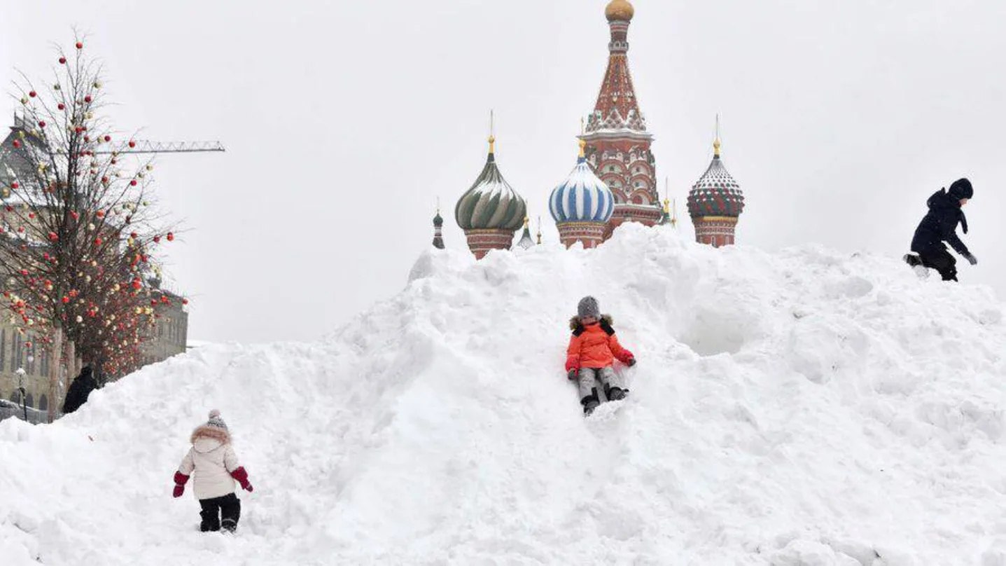 Эта зима в Москве может стать самой снежной за 60 лет В прошлом месяце выпало рекордное количество осадков за всю историю метеонаблюдений 101 мм что почти вдвое превышает климатическую норму