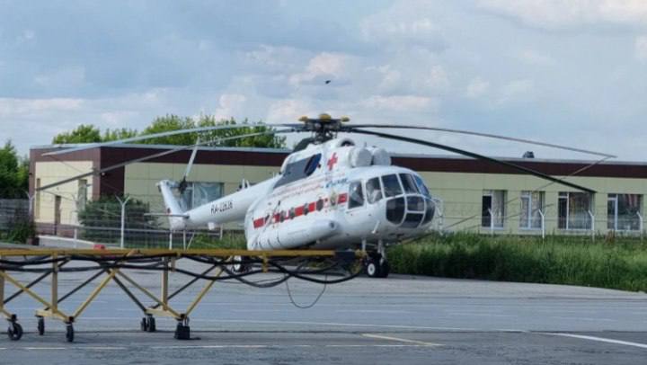 Санавиация Прикамья за 2025 год спасла 1 2 тыс жителей В Пермском крае подвели итоги работы санитарной авиации за 2025 год По данным опубликованным губернатором Дмитрием Махониным за этот период выполнено 170 авиационных вылетов и около 1 8 тыс выездов медицинских бригад На месте проведено 500 экстренных операций медицинская помощь позволила спасти 1 2 тыс человек В регионе был обновлён алгоритм приёма и координации вызовов Теперь в рамках одного вылета возможно эвакуировать от двух до пяти пациентов из разных муниципалитетов с учётом их состояния и маршрутизации rbc perm