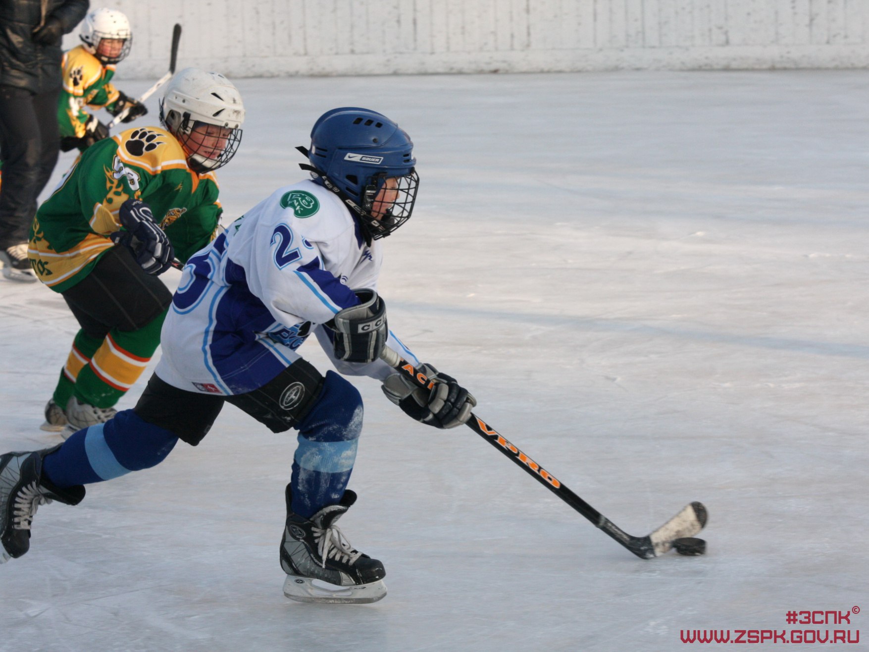 Бесплатно заниматься спортом в Приморье смогут дети инвалиды участники СВО и их дети По предложению главы региона приморские депутаты внесли изменения в краевой закон О физической культуре и спорте в Приморском крае Законопроект дополняет перечень лиц имеющих право на бесплатное посещение объектов спорта и иных спортивных сооружений находящихся в собственности Приморского края Воспользоваться данной льготой смогут дети инвалиды участники СВО их дети а также дети погибших участников СВО в возрасте до 18 лет сообщил заместитель председателя комитета по социальной политике и защите прав граждан Александр Захаров Напомним что по краевому закону бесплатно заниматься спортом вправе также дети из малоимущих и многодетных семей дети сироты и инвалид Полностью читайте на нашем сайте Подписывайтесь на новости парламента