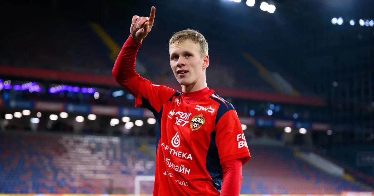 Главный тренер Палмейраса Феррейра заинтересован в трансфере Кисляка Главный тренер Палмейраса Абель Феррейра высоко оценивает потенциал 20 летнего полузащитника ЦСКА Матвея Кисляка и заинтересован в трансфере футболиста По нашей информации Феррейра позитивно оценил Кисляка после подробного изучения игрока Однако трансферу может помешать высокая рыночная стоимость футболиста Ранее мы сообщали что представители Кисляка прорабатывают варианты продолжения карьеры хавбека во Фламенго или Палмейрасе но в приоритет ставят переход игрока в европейский клуб На счету Кисляка десять голов и шесть результативных передач в 69 матчах за ЦСКА Портал Transfermarkt оценивает рыночную стоимость игрока в 20 млн евро а по данным Международного центра спортивных исследований CIES стоимость игрока составляет 35 41 млн евро Дай УдаритЬ в MAX