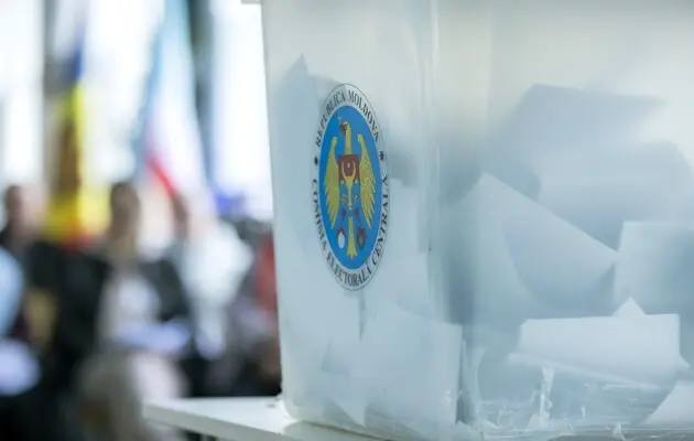 Четыре избирательных участка для жителей Приднестровья перенесены из за угроз безопасности включая возможные взрывы заявили в ЦИК Участок из Варницы перемещён в Новые Анены из Хаджимуса в Каушаны из Дубоссар и Дороцкого в Кишинёв Решение принято для безопасного проведения парламентских выборов 28 сентября Граждан заранее уведомят о новых адресах добираться до участков придётся самостоятельно Мало того что на 280 тысяч избирателей откроют всего 12 участков и напечатали всего 23 500 бюллетеней затеяли ремонты мостов еще и это Что за издевательство