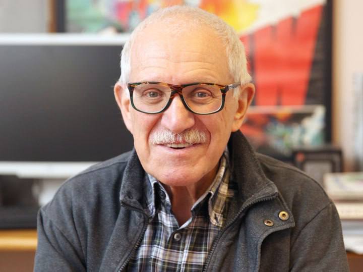 Умер кинорежиссёр Александр Митта. Ему было 92 года. Народный артист долгое время боролся с онкологией, ему присвоили паллиативный статус. 30 июня Александра Наумовича госпитализировали в хоспис в тяжелом состоянии с нарушением функций нервной системы. Прогнозы врачей были неутешительными. По нашей информации, спустя неделю Митта совсем перестал принимать пищу в связи с тяжестью состояния и невозможностью глотать.