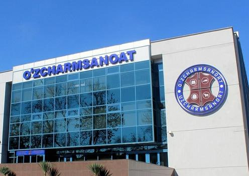 Президент Узбекистана Шавкат Мирзиёев резко раскритиковал деятельность ассоциации Узчармсаноат Узкожпром отвечающую за развитие кожевенной промышленности и уволил ее председателя Акбара Султанова Глава государства остался недоволен невыполнением планов в отрасли и слабой работой организации с местными производителями Подробнее на нашем сайте Актуальные новости из Центральной Азии fergananews