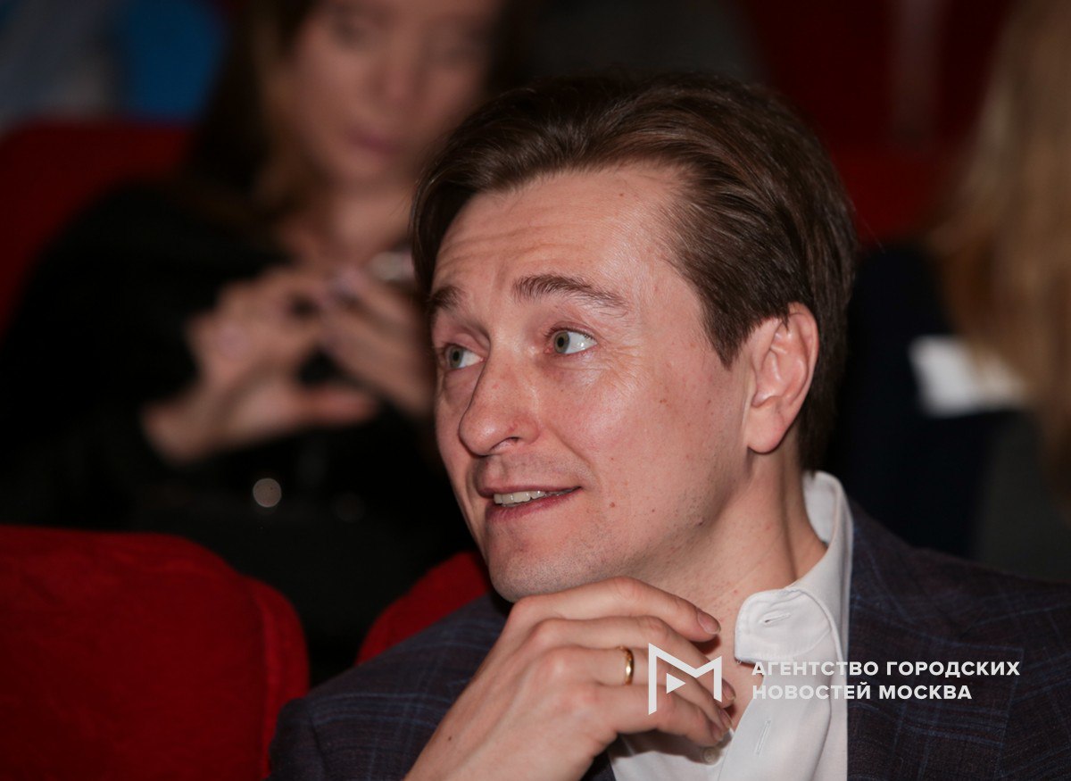 Сергей Безруков обратился в московский суд Все потому что предпринимательница продавала на Wildberries карнавальные и тканевые маски с его лицом актер просит запретить ей это делать а также взыскать с нее компенсацию за моральный вред Подпишись на Агентство Москва Мы в МАХ