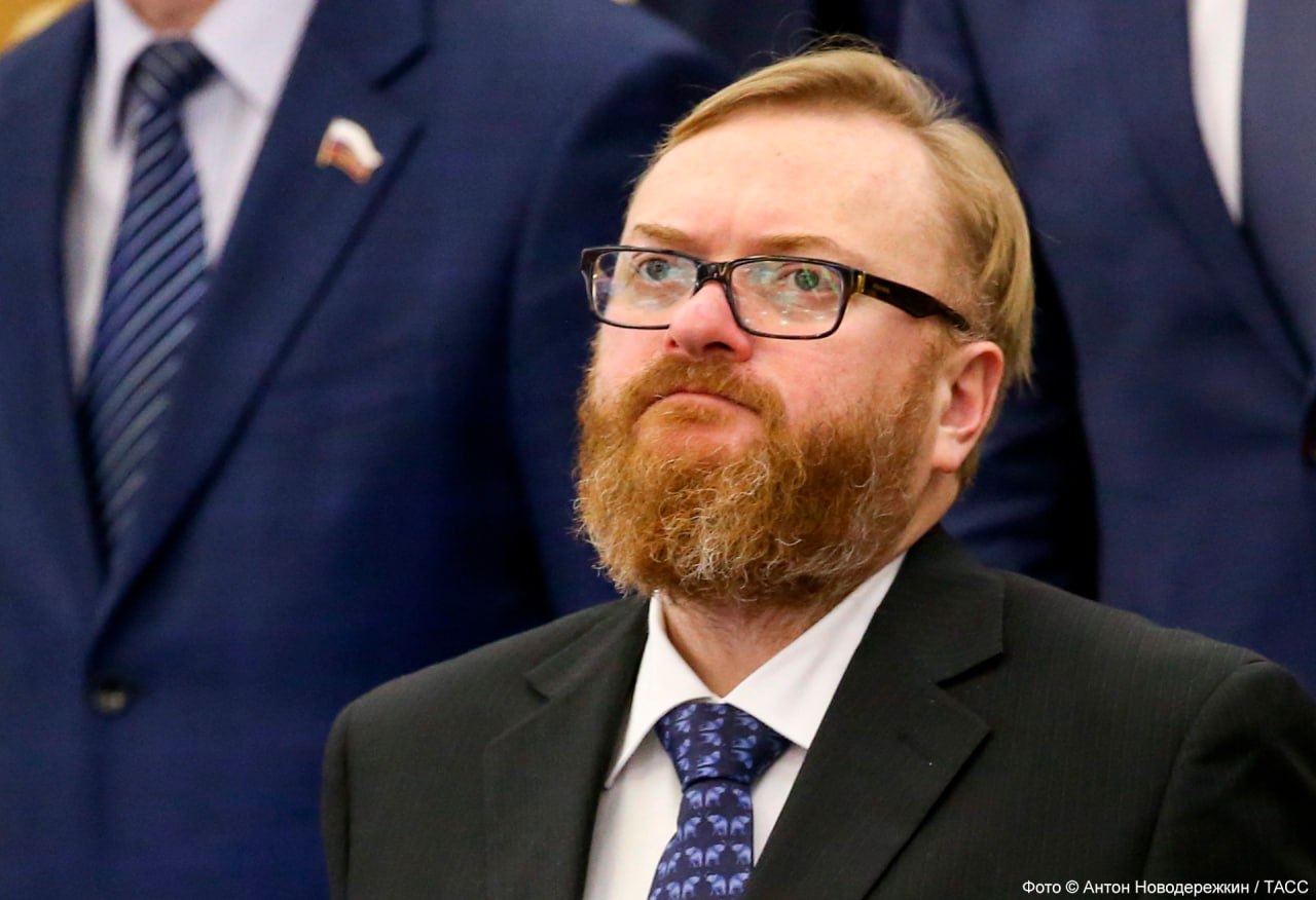 Милонов призвал бардов не вступать в интимную связь на Грушинском фестивале Мероприятие превратилось в центр притяжения любителей «дешевых и быстрых утешений своих потребностей», заявил «Абзацу» депутат Госдумы Виталий Милонов. «Грушинский фестиваль всегда был центром для любителей интимной близости и алкоголя, туда многие только ради этого и съезжаются. Кто-то – попеть песни, а кто-то – поискать дешевых и быстрых утешений своих потребностей. Там это происходит постоянно, потому что это неотъемлемая часть мероприятия. Надо призвать эти «творческие личности» к умеренности», – сказал Милонов. По словам парламентария, полностью искоренить все непотребства на Грушинском фестивале невозможно, потому что иначе туда никто не поедет. Однако плохо, что все это происходит на глазах у действительно увлеченных людей, которые часто приезжают с детьми. Читайте статью до конца. Подпишитесь на «Абзац» Добавьте «Абзац» в ленту «Дзена»