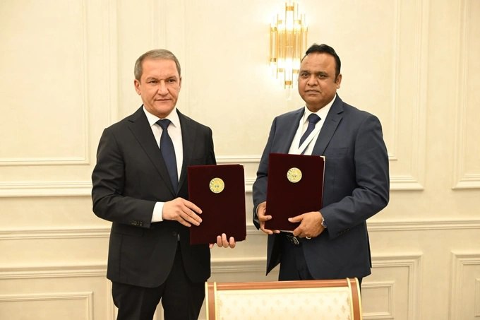 Allied Biofuels построит в Хорезме завод зеленого авиатоплива и дизеля за 5 9 млрд В Хорезмской области запустят первый в Центральной Азии завод по производству устойчивого авиационного топлива SAF Австралийская Allied Green Ammonia вложит 5 9 млрд в интегрированный биоперерабатывающий комплекс Мощность предприятия составит 534 тыс тонн авиатоплива в год а также 11 тыс тонн возобновляемого дизеля На заводе установят электролизеры с протоно обменными мембранами общей мощностью 2 ГВт Продукция завода заменит ископаемое топливо в транспорте и промышленности а также позволит снизить выбросы парниковых газов Проект поддерживает национальную стратегию достижения углеродной нейтральности к 2030 году   www spot uz ru 2025 10 02 allied biofuels Telegram Instagram YouTube