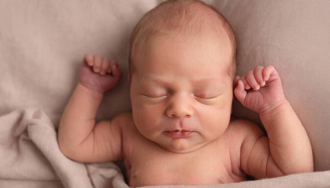 Эбигейл Аристарх Драгон какие редкие имена дали своим детям якутяне в ноябре В Якутии в ноябре этого года родились 793 малыша из них 391 мальчик и 402 девочки В ноябре мальчиков чаще называли именами Айтал Александр Артём Дархан Дьулуур Лев Максим Эрсан В списке необычных Аристарх Драгон Севастьян Платон Пелей Максимилиан Климент У девочек популярны имена Аделина Айлина Амелия Мичийэ Сияна София Аврора Среди редких Аливия Ая Виталина Дарина Карина Станислава Эбигейл Президент России Владимир Путин уделяет большое внимание вопросам поддержки семьи материнства и детства В 2025 году в стране запущен новый национальный проект Семья в центре внимания которого благополучие и качество жизни семей России ulusmedia Читайте нас в MAX