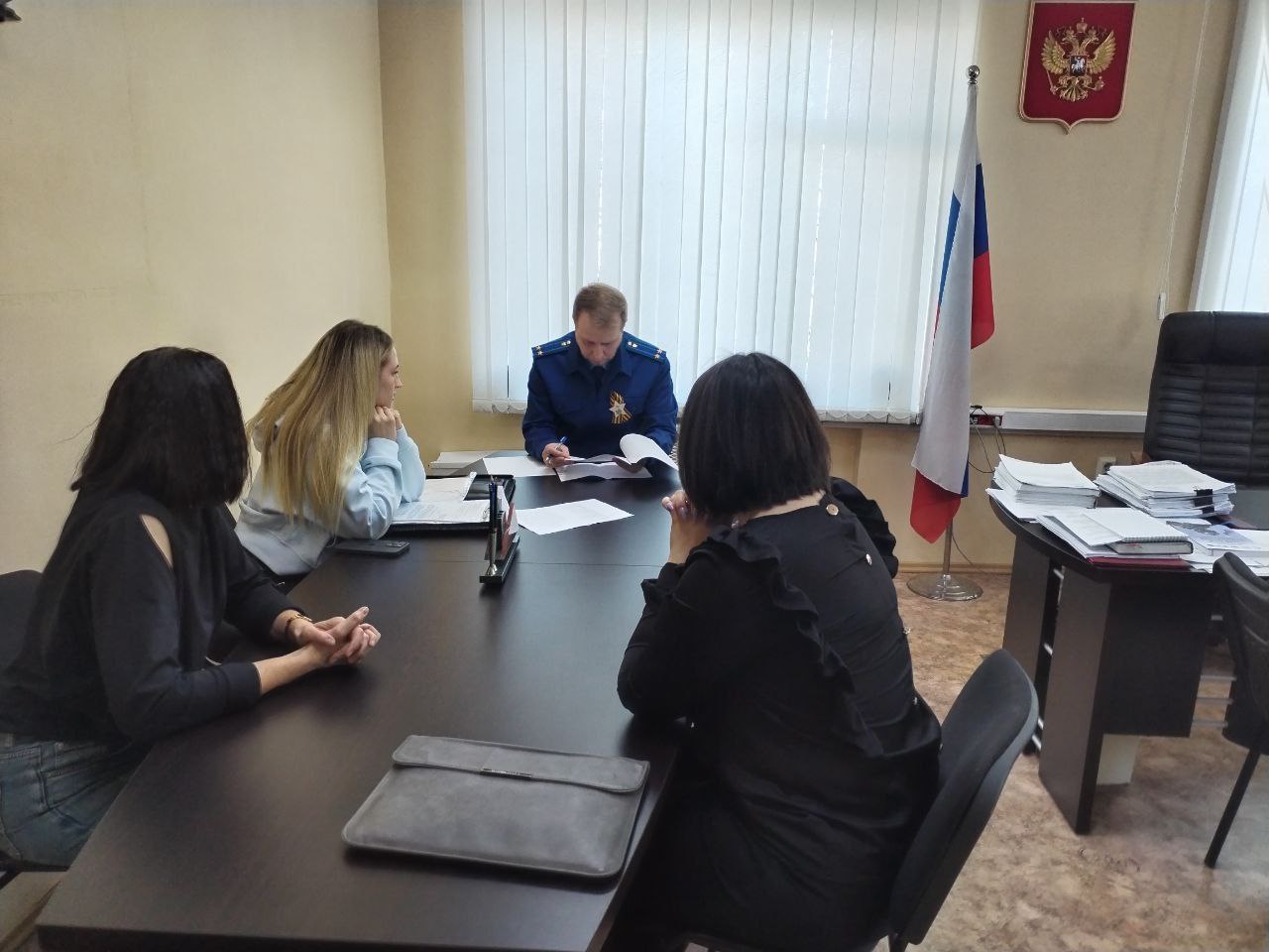 Заводоуковский межрайонный прокурор Михаил Андриянов совместно с представителями территориального отделения фонда «Защитники Отечества» провел личный прием по вопросам предоставления мер социальной поддержки участникам специальной военной операции и членам их семей Подробнее в нашем сообществе во ВКонтакте