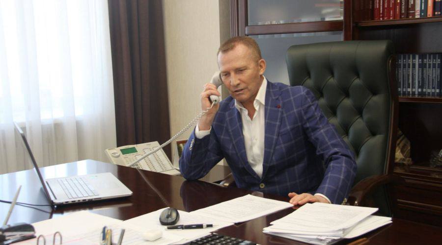 Бывшего гендиректора «Кучуксульфата» приговорили к пяти годам тюрьмы условно.  Приыговор Василию Гамаюнову вынес Благовещенский районный суд. Помимо тюрьмы он так же лишён права заниматься частной детективной  сыскной  деятельностью на два года.  Напомним, что его обвиняли в хищении 142,6 млн рублей.    Подписаться   Прислать новость