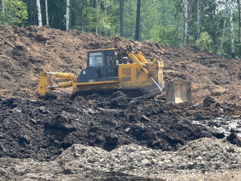 В Амурской области задержали 27 иностранцев за незаконную добычу золота Нарушители работали на прииске без разрешительных документов Сотрудники правоохранительных органов пресекли деятельность группы иностранных граждан занимавшихся нелегальной добычей золота на берегу реки Бысса в Амурской области В ходе операции было изъято около 17 кг драгоценного металла в виде слитков и россыпи Задержание проведено на основании данных опубликованных в Telegram канале регионального УМВД Всего задержаны 27 граждан иностранного государства осуществлявших добычу без соответствующих разрешений Наши соцсети   taplink cc themoscowpost