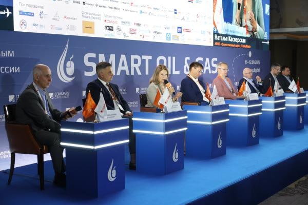 Генеральный директор ООО СИБУР Диджитал Денис Юдаков на форуме Smart Oil Gas группы ComNews отметил что при выделении государственного софинансирования на продукты создаваемые в индустриальных центрах компетенций ИЦК необходимо уделять особое внимание тиражированию По его словам механизм ИЦК позволил объединить компании и синхронизировать свой запрос к импортозамещаемому ПО Отрасль голосовала за тот продукт который предполагалось развивать и тиражировать на внешнем рынке и на поддержку которого государство выделяло деньги Финансирование через ИЦК правильный подход Однако сегодня многие проекты реализованные с государственным софинансированием и получившие статус особо значимых не имеют дополнительных преференций при конкурсных процедурах а также имеют специфику которая может не соответствовать функциональным требованиям других компаний отрасли что может приводить к сложностям при тиражировании Поэтому возможно в будущем при обеспечении финансирования надо делать фокус именно на тиражировании сказал Денис Юдаков