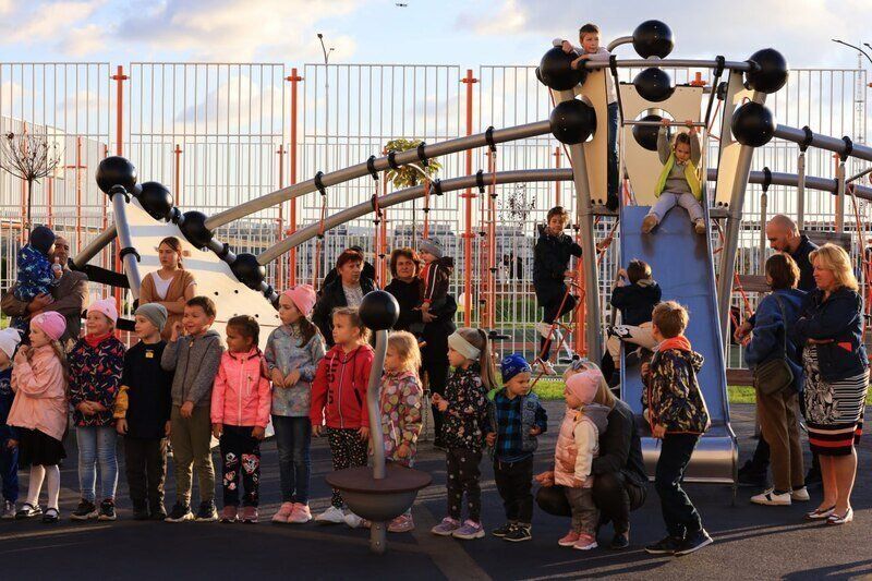 20 ноября какой сегодня день 20 ноября отмечают Всемирный день ребенка В этот день в 1959 году ООН была принята Декларация прав ребенка Праздник направлен на улучшение благополучия детей и привлечения внимания к их проблемам Обычно в этот день проходят благотворительные акции флешмобы мероприятия с целью улучшения жизни детей из малоимущих семей а также детей страдающих тяжелыми заболеваниями В этот день родились В 1480 году родился Фернан Магеллан португальский и испанский мореплаватель организовавший первое кругосветное путешествие В 1869 году родилась Зинаида Гиппиус русская поэтесса Серебряного века В 1946 году родился Кирилл патриарх Московский и всея Руси Подробнее