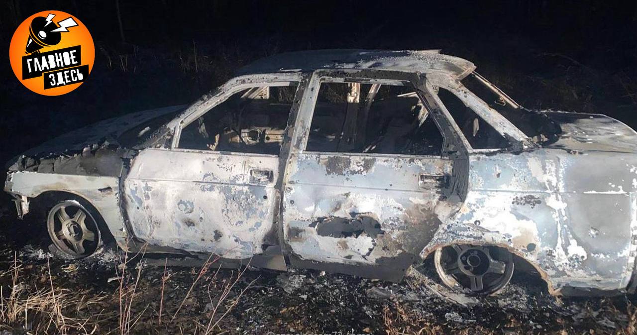 Убили при продаже машины 30 ти летнего жителя Тюмени зарезали когда он показывал автомобиль потенциальным покупателям В ночь на 4 декабря подозреваемые под видом покупателей связались с Владимиром и попросили показать им автомобиль KIA Optima Во время осмотра машины мужчину пырнули ножом от полученных травм он скончался Злоумышленники спрятали труп в другом автомобиле и подожгли Свой трофей KIA Optima они перегнали в Екатеринбург и намеревались продать Сейчас двое подозреваемых задержаны идут следственные действия Главное здесь Подписывайтесь