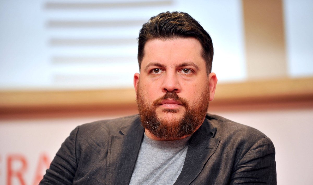 Департамент миграции обратился в ДГБ по поводу заявлений Волкова просит дать им оценку Во вторник Департамент миграции обратился в Департамент государственной безопасности ДГБ с просьбой оценить заявления Леонида Волкова представителя российской оппозиции проживающего в Литве об украинских солдатах и чиновниках Во вторник Департамент миграции связался с Департаментом государственной безопасности для дополнительных консультаций по поводу возможной угрозы государственной безопасности и попросил проверить появившиеся в публичном поле заявления иностранца Дальнейшие действия будут зависеть от информации предоставленной Департаментом государственной безопасности говорится в ответе Департамента миграции Закон о правовом статусе иностранцев предусматривает что временный вид на жительство в Литве аннулируется если проживание лица в Литве представляет угрозу государственной безопасности общественному порядку или здоровью людей www delfi lt a 120194622