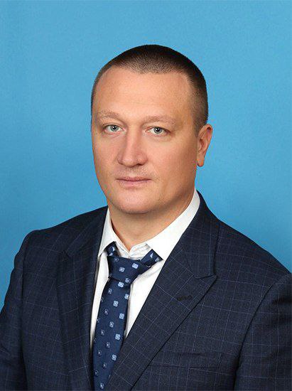 В Калмыкии назначен и.о. министра ЖКХ и энергетики!   Исполняющим обязанности министра жилищно-коммунального хозяйства и энергетики Республики Калмыкия назначен Константин Климентьев. Соответствующий указ подписал Глава региона Бату Хасиков.  Константин Климентьев обладает значительным опытом в сфере ЖКХ. Ранее он уже работал в Калмыкии, занимая должность и.о. начальника Инспекции государственного жилищного надзора с февраля этого года.  До этого Климентьев возглавлял Управу района Южное Медведково в Москве, а также руководил Многофункциональными центрами  МФЦ  и другими организациями жилищно-коммунального хозяйства.    Желаем успехов на новой ответственной должности!      Читайте новость на сайте     #РИАКалмыкия / #РеспубликаКалмыкия