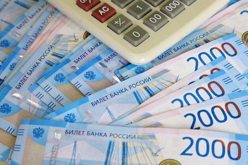 В Крыму установили величину прожиточного минимума на 2026 год Постановлением Совета министров Республики Крым от 13 ноября 2025 года 771 установлена величина прожиточного минимума в Крыму на 2026 год на душу населения в размере 18 371 рубль для трудоспособного населения 20 024 рубля для пенсионеров 15 799 рублей для детей 17 820 рублей Об этом сообщили в пресс службе в Министерстве труда и социальной защиты РК Величина прожиточного минимума на 2026 год по сравнению с величиной установленной на 2025 год увеличилась в том числе в расчете на душу населения на 6 8 на 1 170 рублей для трудоспособного населения на 6 8 на 1 275 рублей для пенсионеров на 6 8 на 1 006 рублей детей на 6 8 на 1 135 рублей отметили в министерстве Подробнее