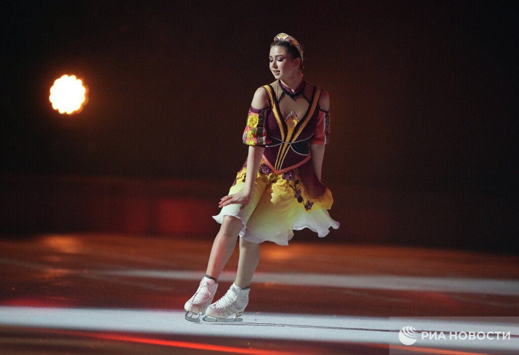 Камила Валиева приступила к подготовке программ О начале работы на соревновательными программами с которыми 19 летняя фигуристка планирует вернуться в спорт сообщил РИА Новости источник близкий к ситуации Выступать на соревнованиях Валиева сможет после 25 декабря Подписывайтесь на РИА Новости Спорт в MAX