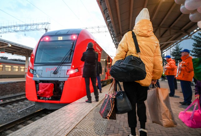 «Ласточки» перевезли больше 600 тысяч южноуральцев в 2024 году   Самыми популярными направлениями у челябинцев являются Магнитогорск и Карталы.