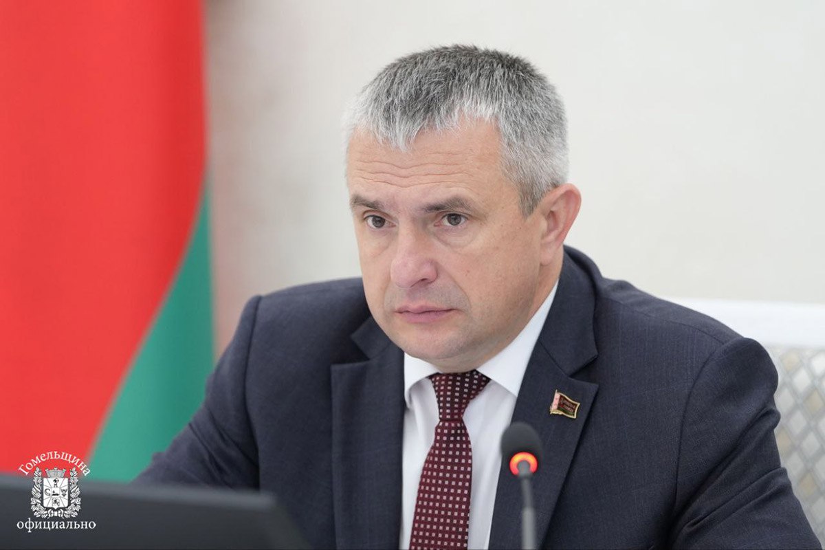 Состояние техники и особенности начала жатвы обсудили на совещании по вопросам АПК в Гомельском облисполкоме В нашем регионе началась уборка зерновых. В центре внимания председателя облисполкома Ивана Крупко – состояние зерноуборочных комбайнов, готовность зерносушильного хозяйства региона и жатва озимого ячменя. Подробности на сайте МОЗЫРЬ NEWS.