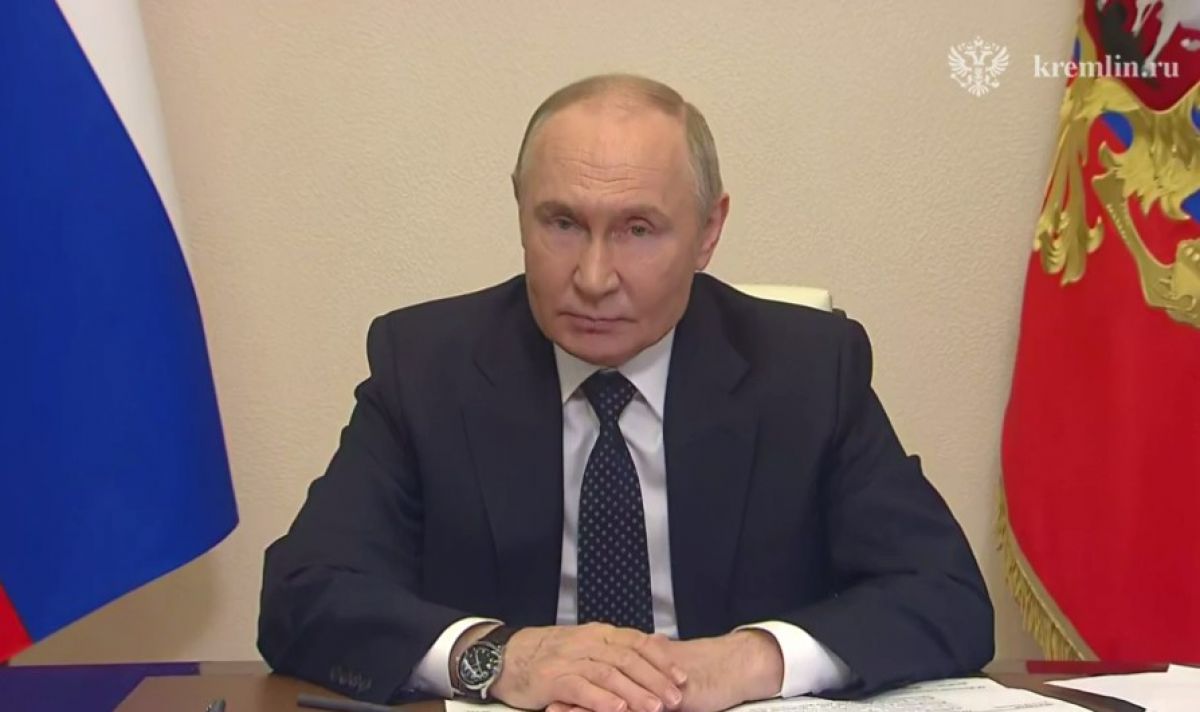 Владимир Путин наградил жителей Владимирской области    Владимир Путин подписал указ о награждении двух жителей Владимирской области. Один из земляков удостоился медали, а второй - почетной грамоты президента.  ↗  Прислать новость   Подписаться