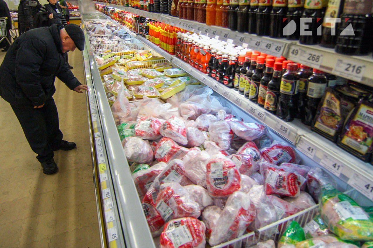 В Приморье суд закрыл магазин Светофор из за нарушений пожарной безопасности Кавалеровский районный суд удовлетворил иск прокурора и запретил деятельность магазина Светофор принадлежащего ООО Торгсервис 25 Поводом для судебного разбирательства стали результаты прокурорской проверки в ходе которой в торговой точке были выявлены нарушения требований пожарной безопасности Как установило надзорное ведомство ответчик на протяжении длительного времени не предпринимал мер для устранения проблем Суд пришел к выводу что сложившаяся ситуация создает непосредственную угрозу жизни и здоровью людей и может привести к трагическим последствиям В итоге деятельность магазина в Кавалеровском муниципальном округе запрещена до полного устранения всех выявленных нарушений Deitaru