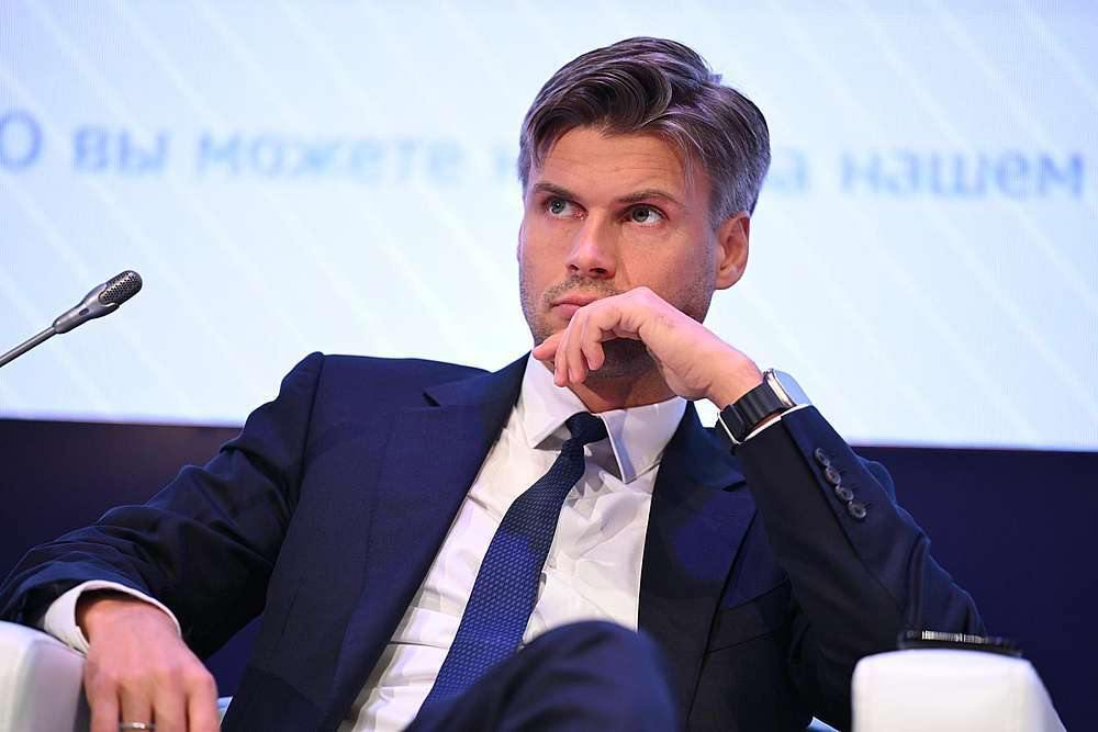 Баканов пообещал хорошие новости Роскосмос и Индия готовят крупное соглашение по космосу Глава Роскосмоса Дмитрий Баканов заявил что уже 5 декабря могут быть объявлены детали масштабного сотрудничества с Индией в космической сфере По его словам речь идёт о хороших новостях но подробности пока не раскрываются Известно что Москва и Нью Дели обсуждают совместные проекты в области двигателестроения пилотируемых полётов национальных орбитальных станций подготовки специалистов и поставок ракетного топлива Отдельное направление участие России в подготовке индийского экипажа к миссии Гаганьян Четверо членов экипажа уже прошли подготовку в российском Звездном городке и теперь продолжают тренировки в Индии nonwest