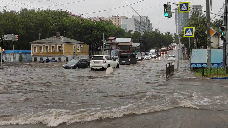 Дожди зарядят в Нижнем на целую неделю. Непогода придет в область уже к пятнице, и, если верить синоптикам, дождь будет идти семь дней подряд Зато нежарко! Подписаться Прислать новость