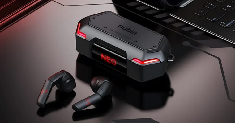 Игровые TWS наушники в стиле Alien Компания Nubia представила новые игровые беспроводные наушники CyberBuds выполненные в необычном инопланетном дизайне   Характеристики Батарея наушников 35 мА ч до 6 ч работы Батарея кейса 500 мА ч Общее время работы до 48 ч Вес 3 6 г каждый наушник кейс 58 г Bluetooth 5 4 Мгновенное пробуждение и автоподключение при открытии крышки Владельцы Red Magic получают системное всплывающее окно с данными о батарее и соединении Технология FlashLink 2 0 низкая задержка до 50 мс Подходит для динамичных игр FPS гонки и др Настраиваемые аудиорежимы для разных жанров Ручной EQ для персонализированного звука Двухсекционный механический дизайн с Alien эстетикой Зарядный кейс с RGB подсветкой и встроенным дисплеем Поддержка кастомизации подсветки через приложение Nubia Life Кейс оснащён креплением для лямки Цена и доступность Резервация на JD com 28 Открытые продажи стартуют 9 декабря 2025 года Вы бы выбрали такие наушники ради стиля или предпочли более классические модели с ANC Заказать сборку ПК в InterPC Закрытый чат Наши каналы Звyк