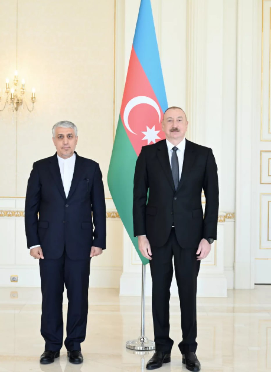 Президент Азербайджана Ильхам Алиев принял верительные грамоты новоназначенного посла Ирана в нашей стране Муджтаба Демирчилу, информацию об этом распространила пресс-служба главы государства.