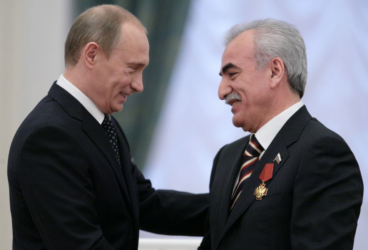 11 ноября акции Ростова передадут Саввиди как минимум до зимы спортдиром останется Рыскин он будет переподписывать игроков Альбу уволят зимой до этого невыгодно а после нет неустойки новым коучем может стать Кержаков фаворит Игнатича докладывает Карп