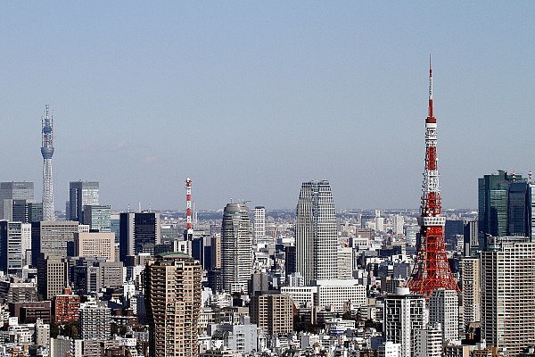 Российский турпоток в Японию в 2025 году вырос вдвое и стал рекордным Российский турпоток в Японию в 2025 году составил почти 195 тыс человек это рекордный показатель следует из статистики глобального сайта Японской национальной туристической организации JNTO Об этом сообщает Интерфакс В 2025 году количество визитов россиян в Японию достигло исторического максимума и составило 194 900 человек что на 96 3 больше чем годом ранее 99 264 человека Это самый высокий показатель за всю историю наблюдений Турпоток в 2025 году превысил не только доковидный 2019 год но и показатели 2023 2024 годов когда он восстанавливался после пандемии говорится в сообщении Общее количество иностранных граждан посетивших Японию в 2025 году составило 42 683 600 человек что на 15 8 выше показателей 2024 года 36 870 148 человек В декабре 2025 года в Японию въехали 3 617 700 человек что на 3 7 выше чем в том же месяце 2024 года 3 489 888 человек aviaru net n291796