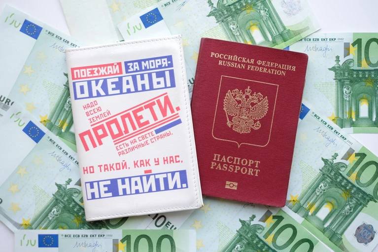 Консульство Болгарии в Петербурге приостановило выдачу виз С 3 июня Генконсульство Болгарии в Петербурге перестало принимать документы на визы категории D и болгарские документы. А с 10 июня приостановят и приём заявлений на краткосрочные туристические визы типа С. Официальные причины временной приостановки не названы — на сайтах консульства и визового центра информации по этому поводу не появилось. : Артём Килькин : СПб — отдай свой буст нам