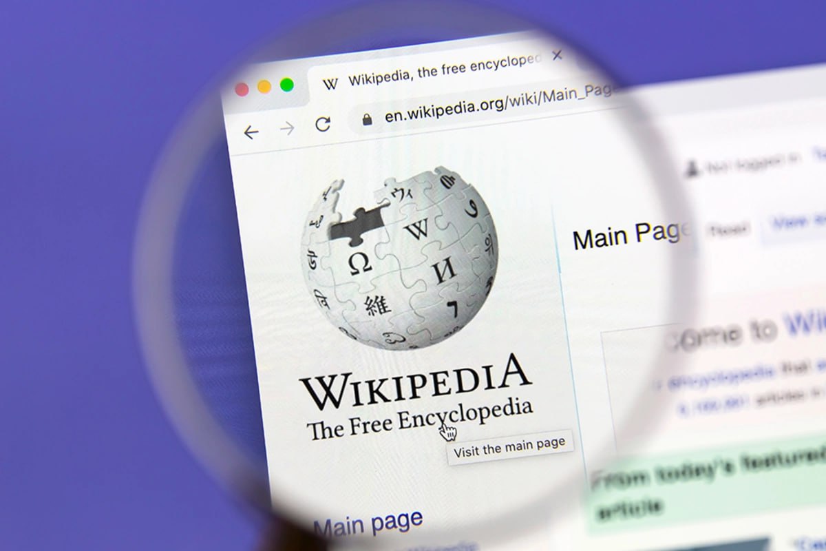 Wikipedia представила самые популярные запросы за свою историю Чаще всего пользователи искали статью Список смертей по годам По данным издания Popular Science её просматривали более 647 млн раз На втором месте статьи о США более 328 млн просмотров На третьей строчке информация о президенте Дональде Трампе свыше 325 млн просмотров На четвёртом и пятом местах оказались статья о королеве Великобритании Елизавете II и сведения об Индии Также в десятку самых популярных запросов в Wikipedia вошли Роналду Барак Обама Илон Маск статьи о Второй мировой войне и о Соединённом Королевстве Подписаться на Говорит Москва Telegram VK MAX
