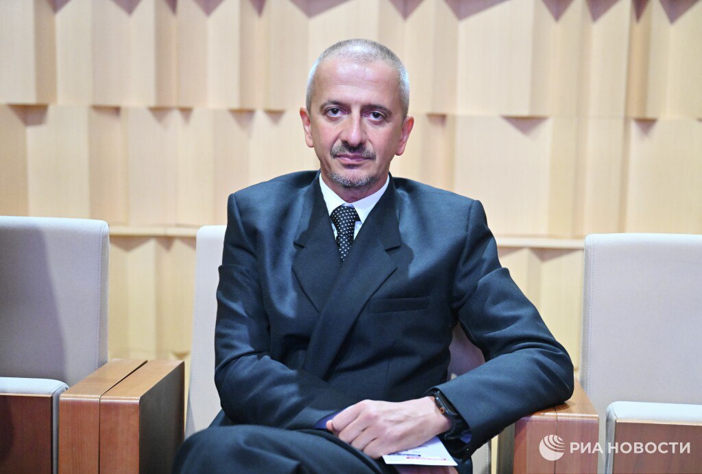 Константина Богомолова назначили и о ректора Школы студии МХАТ До этого должность ректора занимал Игорь Золотовицкий он скончался в больнице на прошлой неделе Подписаться на РИА Новости