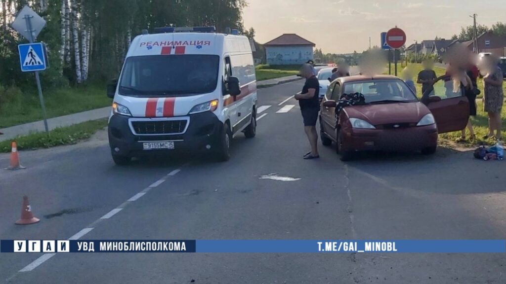 В Колодищах Ford Focus сбил ребенка ДТП произошло 16 июня около 19:04 по ул. Энтузиастов вблизи жилого дома. Подробности рассказали в ГАИ Минщины. За рулем автомобиля Ford Focus находилась 21-летняя жительница Минского района. Она наехала на 10-летнего местного жителя. По предварительной информации, ребенок перебегал проезжую часть дороги справа налево по нерегулируемому пешеходному переходу. В результате ДТП несовершеннолетний с полученными телесными повреждениями госпитализирован #Колодищи