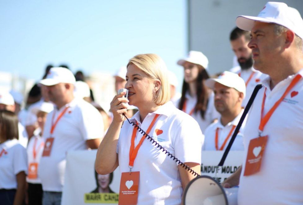‼ ‼ Партия «Inima Moldovei», возглавляемая Ириной Влах, выражает возмущение по поводу обращения, поданного Партией действия и солидарности  PAS  в Центральную избирательную комиссию  ЦИК .  По данным партии, PAS потребовала наказать «Inima Moldovei» за использование ее названия в ходе протеста, а также запретить его использование «в негативном контексте, в том числе во время публичных манифестаций».  «Таким образом, Республика Молдова может стать единственной страной в мире, якобы демократической, в которой де-факто будет запрещена критика правительства», — говорится в заявлении партии, которая считает, что эта ситуация будет свидетельствовать о «полном установлении диктатуры в Республике Молдова».  Партия заявляет, что будет продолжать протесты и критику в адрес властей, «независимо от попыток заставить оппозицию замолчать».
