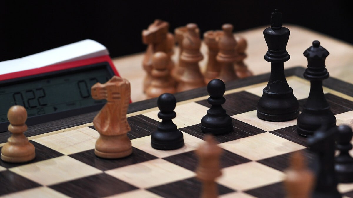 Женский ЧМ по шахматам начнется в утвержденном составе несмотря на требования Украины отстранить команду России Об этом Матч ТВ сообщили в пресс службе Международной шахматной федерации Сборная Украины подала протест обратив внимание что согласно решению Совета FIDE необходимо было получить non objection письмо МОК Соответствующее письмо было ранее получено FIDE оно было представлено в рамках ответа на протест Соответственно турнир начнется сегодня в официально утвержденном составе news matchtv РИА Новости Светлана Шевченко