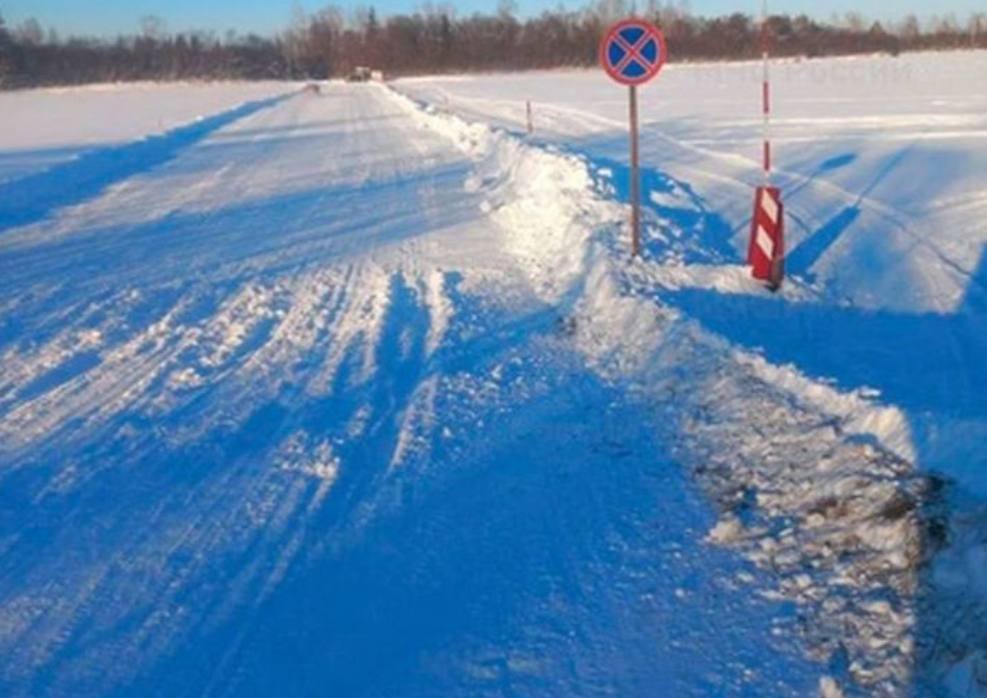 В Катангском районе начали работу первые ледовые переправы текущей зимы, сообщает пресс-служба ГУ МЧС России по Иркутской области.   Открыты четыре маршрута на реках Непа, Огнели, Ичере и Демьянке, которые расположены в селе Непа и на расстоянии 55, 57 и 65 километров восточнее. Сотрудники организации, отвечающей за эксплуатацию переправ, ежедневно следят за их состоянием.   В зимний период 2024-2025 года в Иркутской области планируется открыть 43 ледовые переправы в 17 муниципальных образованиях, из которых 14 будут областного значения, а 29 — местного.    Хотите чем-то поделиться? Присылайте фото и видео нам   Лучшее опубликуем!