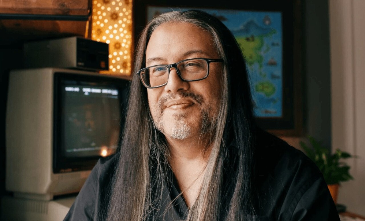 По данным СМИ в изначальной версии следующего шутера Джона Ромеро главным героем выступал священник сражающийся с демонами а одним из источников вдохновения была Hotline Miami После потери финансирования от Xbox проект возродили но его почти полностью переделают   dtf ru games 4552027