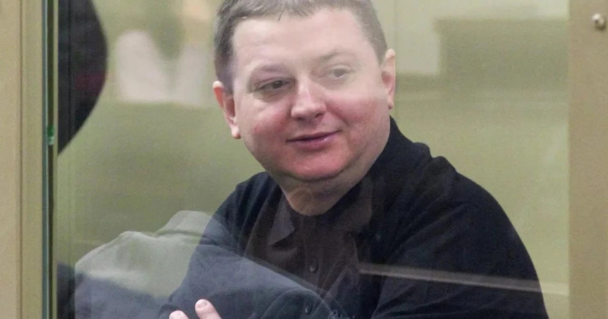 Кубанскому бизнесмену угрожали расправой  Участники группировки «Цапки» угрожали семье предпринимателя Валерия Дорошенко, требуя подписать документы о слиянии его компании «Кубань-Контракт» с другим предприятием. Дорошенко отказался, но после угроз в адрес его семьи и ребёнка согласился.   Суд удовлетворил его иск к Вячеславу Цеповязу, Фёдору Стрельцову и Владимиру Алексееву о взыскании денег и процентов, но апелляционная инстанция отменила это решение.   Татьяна Кузнецова / РИА Новости     /фото/видео для публикации или заказать рекламу:      «Утренний Юг»