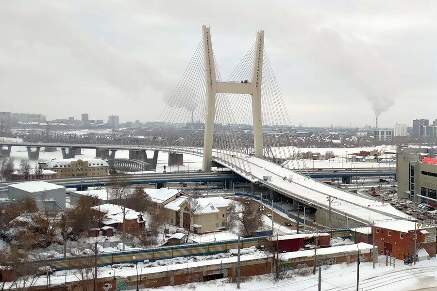 Рабочее движение по четвертому мосту Новосибирска откроют в декабре 2026 года Губернатор Новосибирской области Андрей Травников 25 ноября отвечая на вопросы жителей региона в ходе прямой линии назвал сроки открытия движения по четвертому мосту Подробнее читайте по ссылке     INFOPRO54 Фото Infopro54